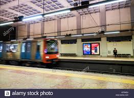 The lisbon metro is the fastest means of transportation. Portugal Lissabon Praca Marques De Pombal Metro Lisboa U Bahn Station Offentliche Verkehrsmittel Plattform Zug Bewegen Ankunft Innen Innen Ins Stockfotografie Alamy