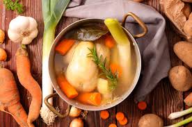 Si quieres cocinar la pechuga de pollo y que quede bien jugosa, te sugerimos prepararla en salsa y, de este modo, incluso podrás comértela de un día corta la pechuga de pollo para asegurarte de que esté completamente cocinada. Como Cocer Pechugas De Pollo Para Desmenuzar Cocina Vital