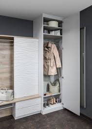 Vorzimmerzeile Mit Relieffronten P Max Massmobel Tischlerqualitat Aus Osterreich Vorzimmer Schrank Raum Garderobe Schrank