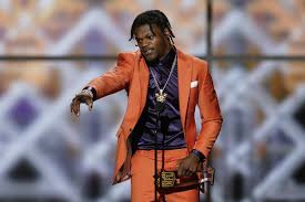 The nfl mvp race is down to three, and don't expect that to change over the next seven weeks. Lamar Jackson Unanimously Named 2019 20 Nfl Mvp Second Youngest Player To Win Award Baltimore Beatdown