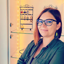 Anna Nieśpiałowska's classic IIsa My name is Anna Nieśpiałowska, I'm 28  years old girl from Poland. I fell in love with tiny seed beads about 8  years ago and love to make