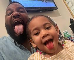 Hey y'all, it's ya girl Amber Milan aka Podcast Producer Pusssyyyyyy. I'm  snatching the phone from Savoy to share Episode 505's Bad Bitch Hall of  Fame and Zaddy of the Week. Each