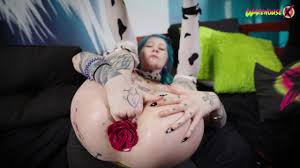 Young german emo fisting her tight pussy