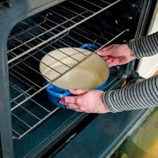 Aceto e bicarbonato, gli impieghi nelle pulizie domestiche quotidiane, scopri le loro proprietà bicarbonato e aceto sono prodotti che insieme possono dare un ottimo risultato per il lavaggio ai. Pulire Il Forno In Modo Naturale 8 Consigli Efficaci