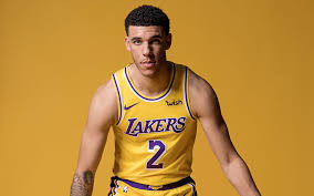 Chris broussard on lonzo ball as the most underrated nba player, lebron leaving cavs | the herd. Lonzo Ball Einmal Spotlight Und Zuruck Basket