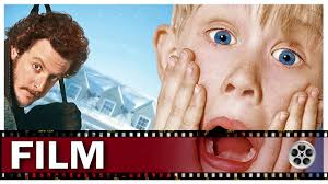 Łącznie z dwoma złodziejami, którzy tylko czyhają by okraść dom mccallisterów. Kevin Sam W Domu Home Alone 1990 Youtube