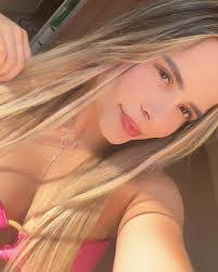 Larissa Mares's Instagram, Twitter & Facebook