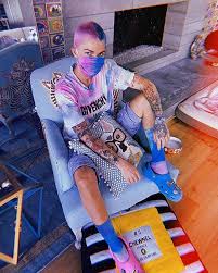 Elle débute en tant que mannequin dans les années 2000 puis se fait remarquer en tant que présentatrice pour la chaîne mtv. Most Beautiful Ruby Rose Haircut Ideas Stylish Belles