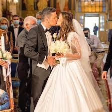 Click aici pentru a te autentifica. Moment EmoÈ›ionant La Nunta Lui Flick Cu Denisa HodiÈ™an De Ce A Izbucnit Mireasa In Plans In Timpul Dansului Wowbiz