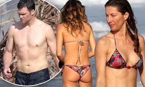 Their combined net worth is about $630 million. Tom Brady Proves He S Lost His Dad Bod As He Flaunts Abs That Match Gisele S In Costa Rica Daily Mail Online