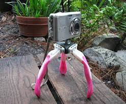 How To Make A Mini Diy Camera Tripod Using Old Disposable Razors Phone Tripod Diy Diy Tripod Camera Tripod