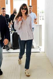 September 3 2018 Dakota Leaving Venice Dakotajohnson Dakota Johnson Style Dakota Johnson Street Style Dakota Style