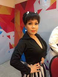 Khoảnh khắc mới đây của nghệ sĩ việt hương bật khóc khi nhắc đến cố nghệ sĩ chí tài ngay trên sân khấu khiến nhiều. Nghá»‡ SÄ© Viá»‡t HÆ°Æ¡ng Xin Lá»—i Vi Diá»…n Hai Tho Tá»¥c Bao NgÆ°á»i Lao Ä'á»™ng