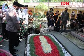 Namun, tak ada yang dapat dilakukan untuk menentang kuasa dan takdir allah swt. Doa Dan Amalan Untuk Ayah Yang Sudah Meninggal