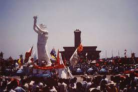 The Goddess of Democracy, erected by protestors days before the Tiananmen Square massacre : r/interestingasfuck
