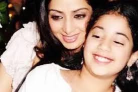 Haru, Janhvi Kapoor Kenang Momen Bahagia Keluarga Bersama Sridevi