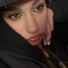 Ella Kendall (@kendall_ella)