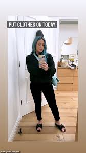 Here's the description from hulu: Hilary Duff Scherzt Sie Habe Sich Heute Angezogen Bevor Sie Mit Ehemann Matthew Koma Eine Fahrt Unternahm Aktuelle Boulevard Nachrichten Und Fotogalerien Zu Stars Sternchen