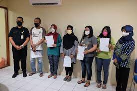 See more of pasar kliwon kudus on. Sebarkan Hoaks Tentang Luwes Gading Solo 5 Orang Minta Maaf