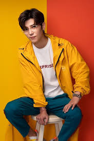 Bii (born july 7, 1989) is a taiwanese singer, songwriter, and actor. ç‚ºå¥³å…'ä½œæ–ç±ƒæ›² ç•¢æ›¸ç›¡å‡æ ¼ æ–°æ‰‹çˆ¸çˆ¸ å¾Œå†æ·»å–œäº‹ å¨›æ¨‚æ˜Ÿèž