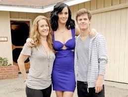 Feb 10, 2021, 10:16 am ist. Pop Star Katy Perry Family Parents Siblings Husband Kids Bhw