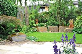 In der schöpferischen gartengestaltung dienen steine und kies als prosaische elemente, wohingegen pflanzen den lyrischen part übernehmen. Stein Als Design Wilczek Garten