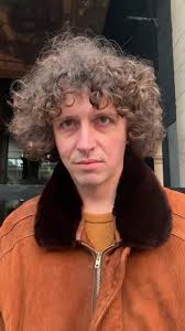 🎬 Rencontre avec Yannick Lestra, qui vous dit tout sur Oko Oko et sur  l'art de faire sonner un Fender Rhodes avec des pédales d'effets ! 🚀 RDV  le 27 juin pour