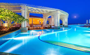 Stylový elegantní šesti hvězdičkový hotel baron palace sahl hasheesh se rozprostírá více jak 100 000 m2 se nachází přímo u 600 m dlouhé písečné pláže v oblasti sahl hasheesh bay, přibližně 20 km jižně od centra města hurghada. Baron Palace Sahl Hasheesh 5 Website Hurghada Egypt
