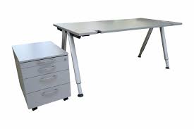 Mit einem rollcontainer können sie ihren bürobereich welches der beste schreibtisch rollcontainer ist, ist eine frage von geschmack und qualität. Wini Schreibtisch Silbergrau 160x80cm Mit Rollcontainer