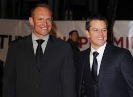 From director clint eastwood, invictus tells the inspiring true story of how nelson mandela (morgan freeman) joined forces with the captain of south africa's rugby team, francois pienaar (matt damon), to help unite their country. Matt Damon Talks About Learning Rugby For Invictus Rugby World