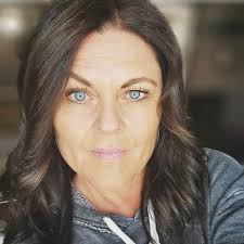 Kid Rock says he's boycotting Taylor Swift and I'm here trying to remember,  who the hell is Kid Rock!