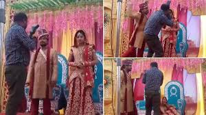 Worzel was a lookalike of the third doctor, specifically he had modelled himself on him because that incarnation of the doctor was his favourite. Say Cheese Indian Bride Laughs Uncontrollably As Groom Beats Up Cameraman For Getting Too Comfortable With His Would Be Wife Viral Video Is Cracking Up Netizens Latestly