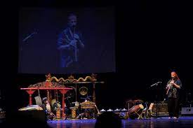 Musik kontemporer adalah istilah di bahasa indonesia yang mengedepankan aktivitas kreatif pada konteks berbahasa inggris yang biasa dinamakan dengan musik baru, musik kontemperor atau yang tepatnya disebut dengan musik seni kontemporer. Denyut Musik Kontemporer Dalam Konser Gamelan Balairungpress