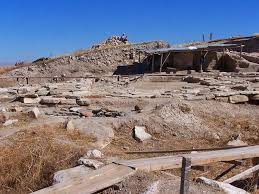 Karaköy baraj gölü'nün batısında kalan arslantepe höyüğü'nde ilk kazı çalışmaları 1932 yılında yapılmıştır. Arslantepe Hoyugu Unesco Kalici Kultur Mirasi Listesi Ne Aday