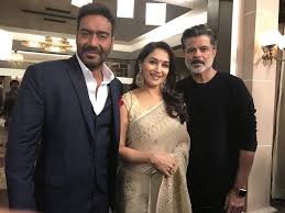 Madhuri Dixit Net Worth 2021 Car Salary Assets Income Bio Senin, 29 februari 2016 madhuri dixit mengumbar senyumnya di hadapan khalayak media saat memakai perhiasan cantik dan mewah berikut ini. madhuri dixit net worth 2021 car