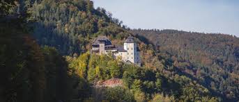 Konkret bedeutet das, dass alle bibelschüler im haus mit anpacken und einsätze in den verschiedenen arbeitsbereichen von schloss klaus haben. Bibelschule Schloss Klaus