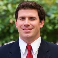 These days fame is disconnected from excellence. Every celebrity thinks  they can be the next Jessica Alba or Kanye. Hello Bello is a perfect  example, a complete knock off of The Honest