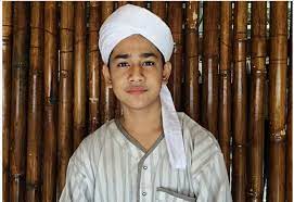 Umur 19 tahun) adalah aktor asal indonesia yang dikenal karena perannya sebagai ilham di anak masjid dan fatih di fatih di kampung jawara. 4 Perbedaan Zikri Daulay Syakir Daulay Dear Nathan The Series Vs Anak Masjid Tabloidbintang Com