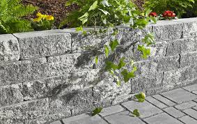 freistehend oder stutzend fundamente fur gartenmauern