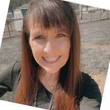 Caitlin Overman's Instagram, Twitter & Facebook