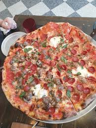 Deluca S Pizzeria In Hot Springs Is Handsdown The Best Pizza Pie In The State Of Arkansas So Glad To Call Anthony A Friend Perfect Pizza Good Pizza Pizza
