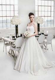 There's a reason why we've been seeing this color combo everywhere on the bridal runways—it's chic and slimming. Clean Black And White Wedding With Balloons Elegantwedding Ca