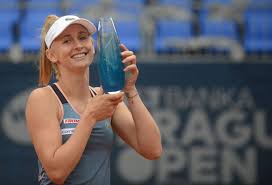 2005 in wimbledon und 2006 bei den french open gewann sie jeweils den titel bei den juniorinnen. Tennis So Verbringt Belinda Bencic Die Coronavirus Pause Watson