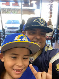 Rams fans unite, throw horns up
