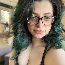 Isabel Woods (@isabelwoodsxx)