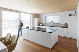 Grifflos Weisse Kuche Moderne Kucheninsel Kitchen Island Cooking Island White Designer Kitchen Design In 2020 Moderne Kuche Wohnung Kuche Haus Kuchen
