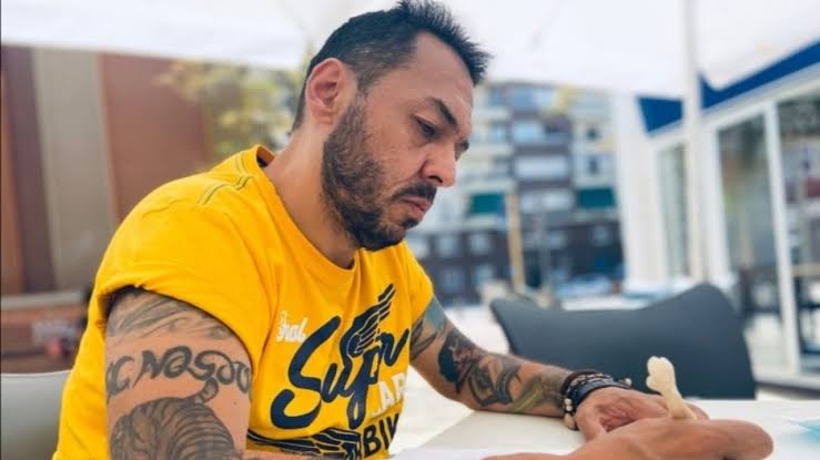 Daniel Mendoza Leal, periodista y guionista de «Matarife»: «Ha sido  peligroso hacer esta serie, por eso estoy exiliado en Europa»
