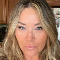 Stacey Mead's Instagram, Twitter & Facebook