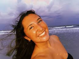 Hey! My name is Stina and I am a 24-year-old Swedish student. In January, I  start my internship with the EU in Brussels. I am therefore in need of a  rental apartment/room