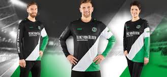 Die trikots habe ich nach saisons sortiert. Hannover 96 Die Niemals Allein Edition Das 96 Sondertrikot 2017 18 Ist Schwarz Weiss Grun